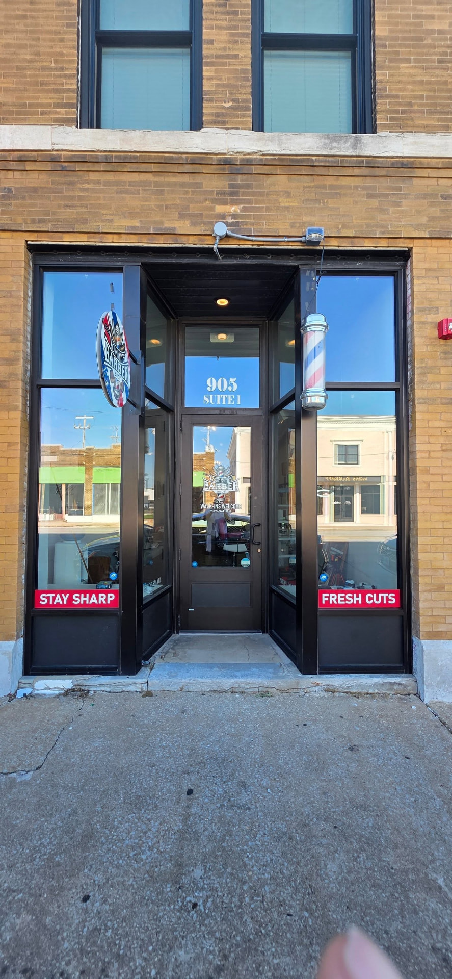 Tommy's Barbershop storefront at 905 S. Main St., Joplin, MO